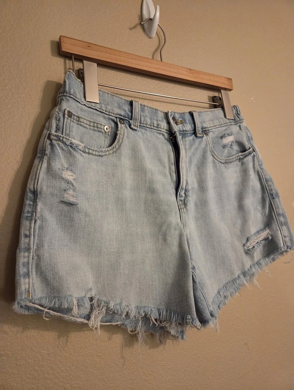 AERIE Daydream Lightwash Blue Distressed Raw Hem Elastic Waist Denim Shorts SZ M